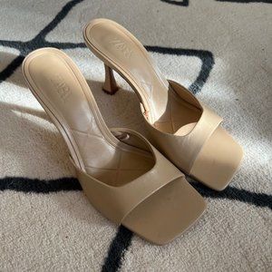 Zara Pumps Size 8 Tan Color